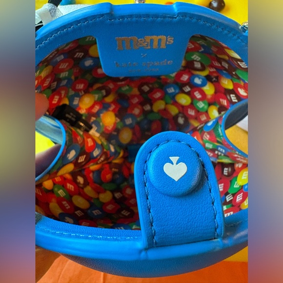 M&M’S KATE SPADE NEW YORK CHAIN COIN PURSE - Picture 12 of 16